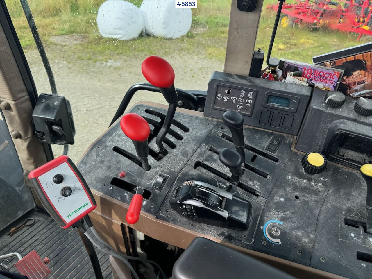 Traktor 1996 John Deere 6400 4x4 w/ front loader.: 14 kép.