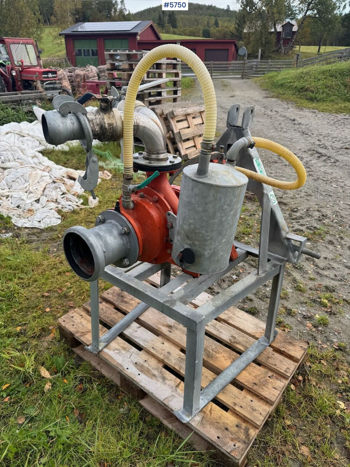 1997 Doda Manure Pump - Műtrágyaszóró gép: 1 kép. 1997 Doda Manure Pump - Műtrágyaszóró gép: 1 kép.