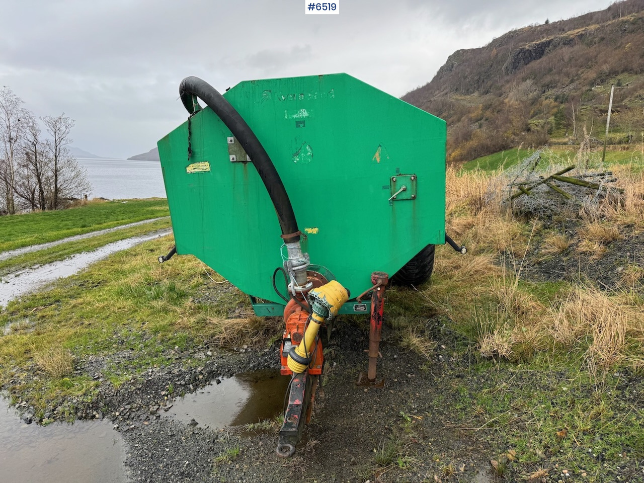 1997 Moi Guffen 15,000 liters w/ cannon. - Szippantó tartálykocsi: 3 kép. 1997 Moi Guffen 15,000 liters w/ cannon. - Szippantó tartálykocsi: 3 kép.