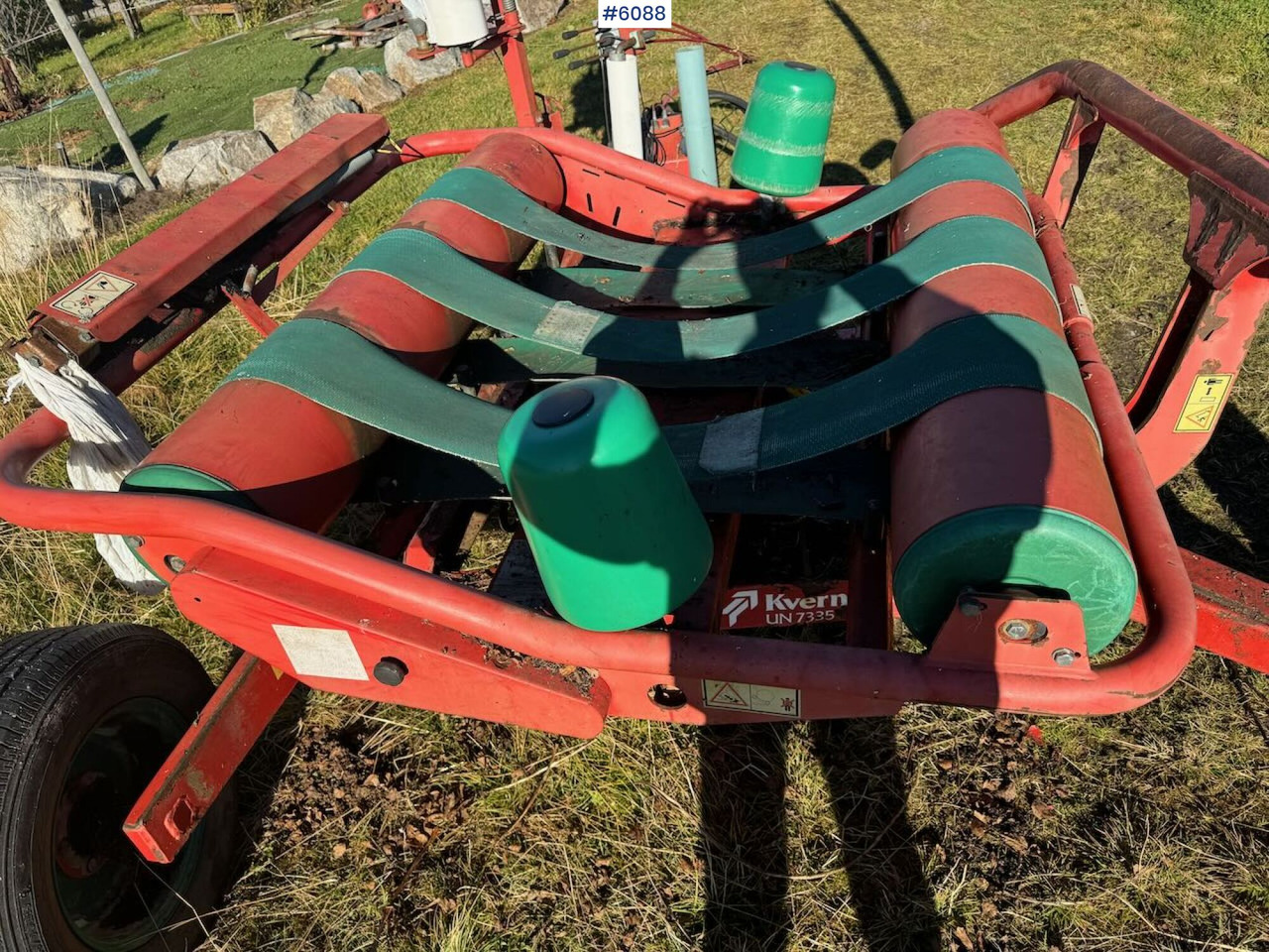 1998 Kverneland 7335 Round bale wrapper - Szálastakarmány betakarítás gépei: 4 kép. 1998 Kverneland 7335 Round bale wrapper - Szálastakarmány betakarítás gépei: 4 kép.