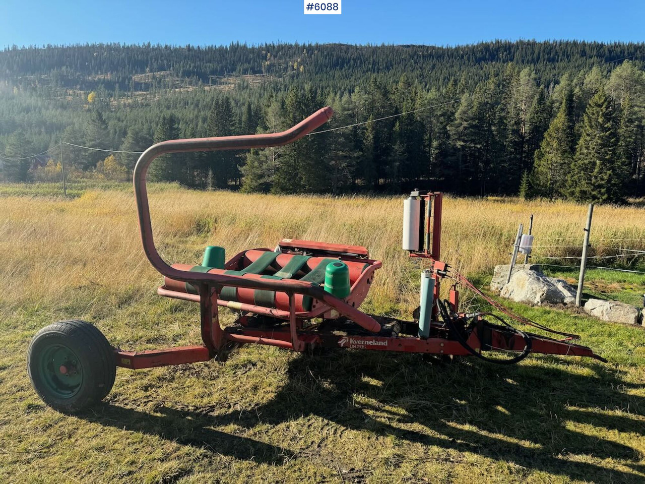 1998 Kverneland 7335 Round bale wrapper - Szálastakarmány betakarítás gépei: 3 kép. 1998 Kverneland 7335 Round bale wrapper - Szálastakarmány betakarítás gépei: 3 kép.