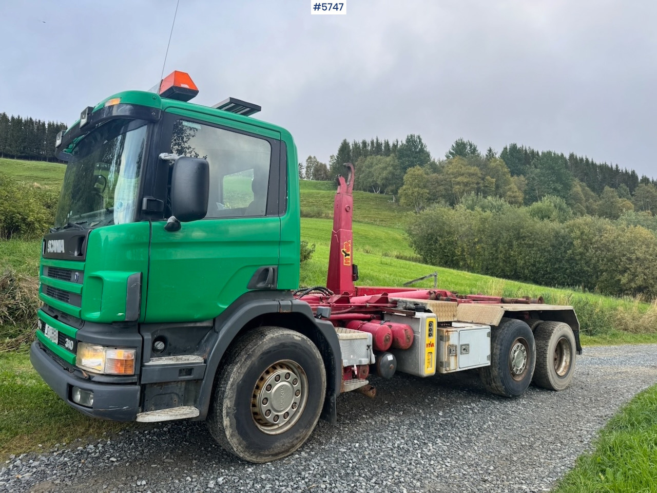 1998 Scania 94D 310 Hook‑truck - Horgos rakodó teherautó: 3 kép. 1998 Scania 94D 310 Hook‑truck - Horgos rakodó teherautó: 3 kép.