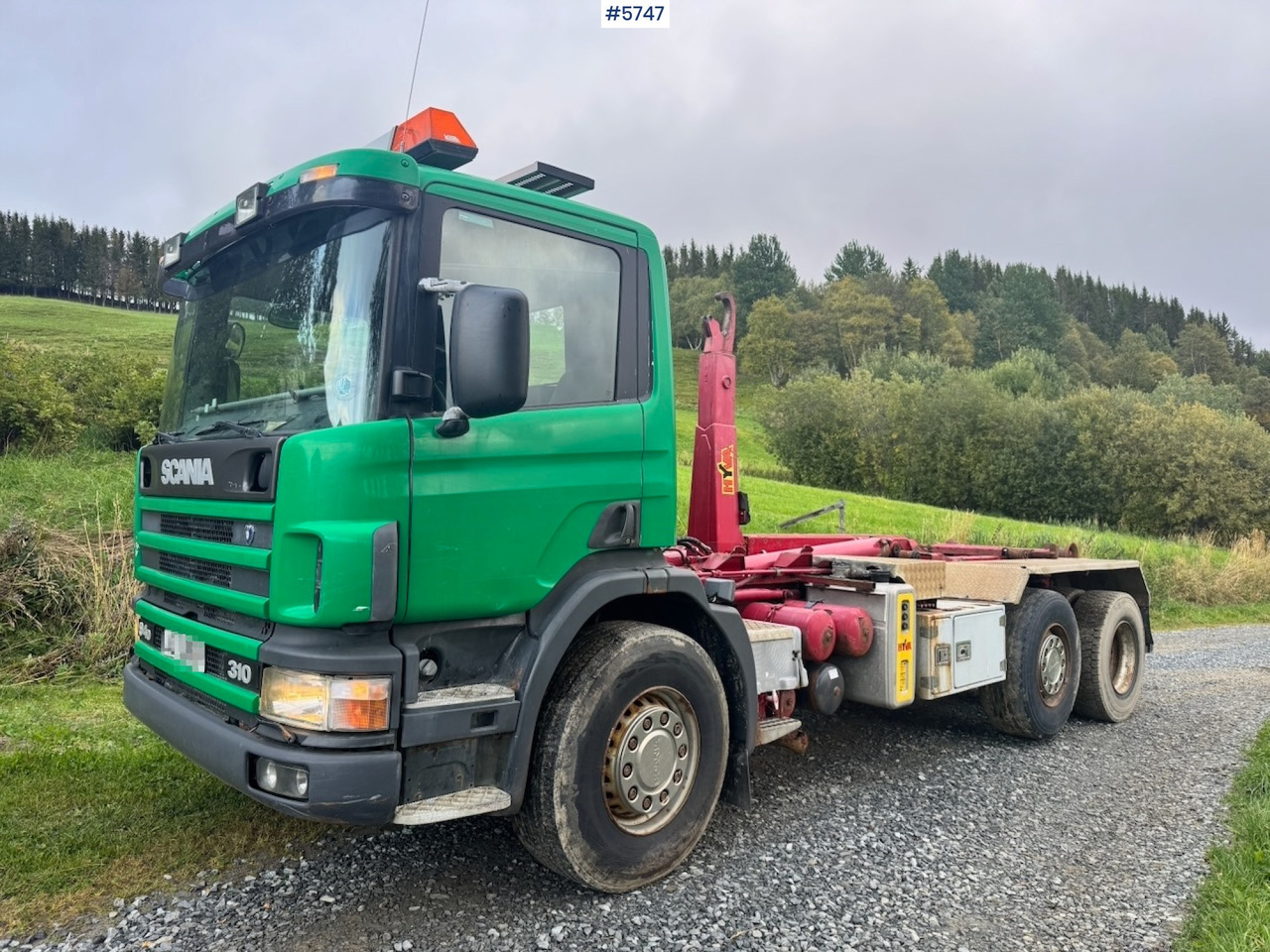1998 Scania 94D 310 Hook‑truck - Horgos rakodó teherautó: 2 kép. 1998 Scania 94D 310 Hook‑truck - Horgos rakodó teherautó: 2 kép.