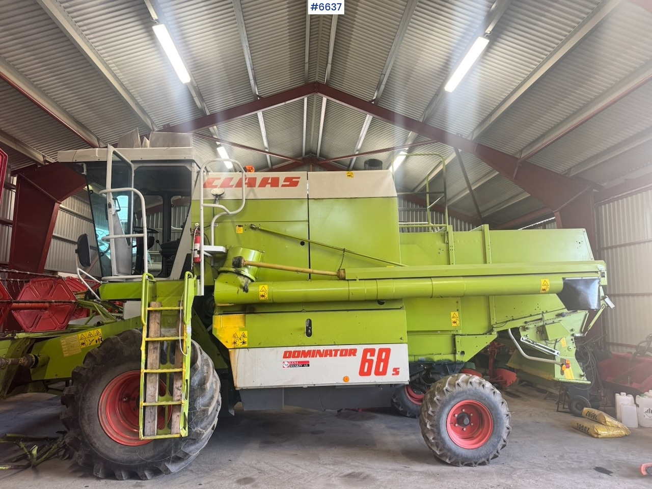 1999 Claas Dominator 68 S combine harvester with twin wheels. Well-maintained / Recently upgraded! - Kombájn: 2 kép. 1999 Claas Dominator 68 S combine harvester with twin wheels. Well-maintained / Recently upgraded! - Kombájn: 2 kép.