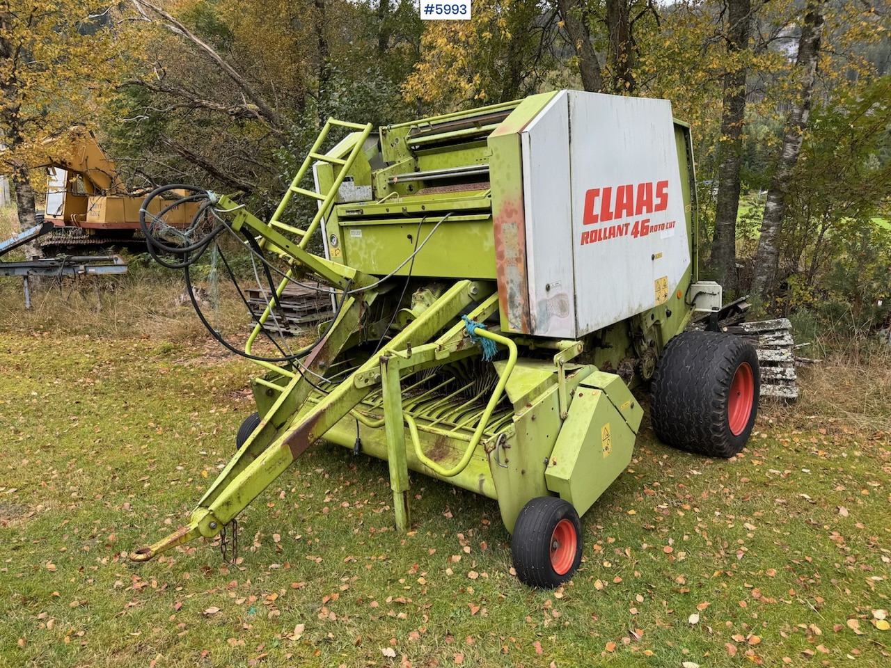 1999 Claas Rollant 46 Rotocut and a dividing baler. - Szálastakarmány betakarítás gépei: 1 kép. 1999 Claas Rollant 46 Rotocut and a dividing baler. - Szálastakarmány betakarítás gépei: 1 kép.