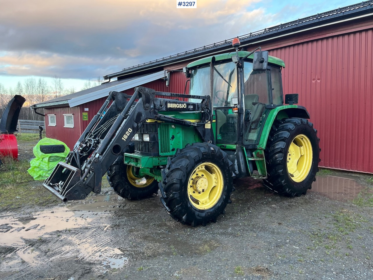 1999 John Deere 6210 SE with Front Loader - Traktor: 1 kép. 1999 John Deere 6210 SE with Front Loader - Traktor: 1 kép.