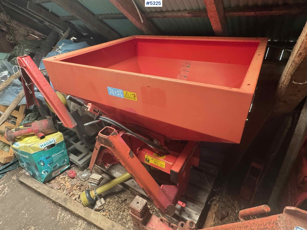 1999 Rauch MDS 81 fertilizer spreader - Műtrágyaszóró: 5 kép. 1999 Rauch MDS 81 fertilizer spreader - Műtrágyaszóró: 5 kép.