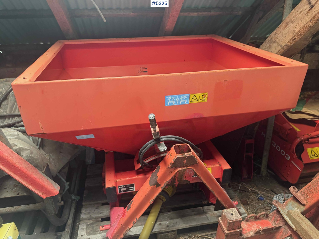 1999 Rauch MDS 81 fertilizer spreader - Műtrágyaszóró: 2 kép. 1999 Rauch MDS 81 fertilizer spreader - Műtrágyaszóró: 2 kép.