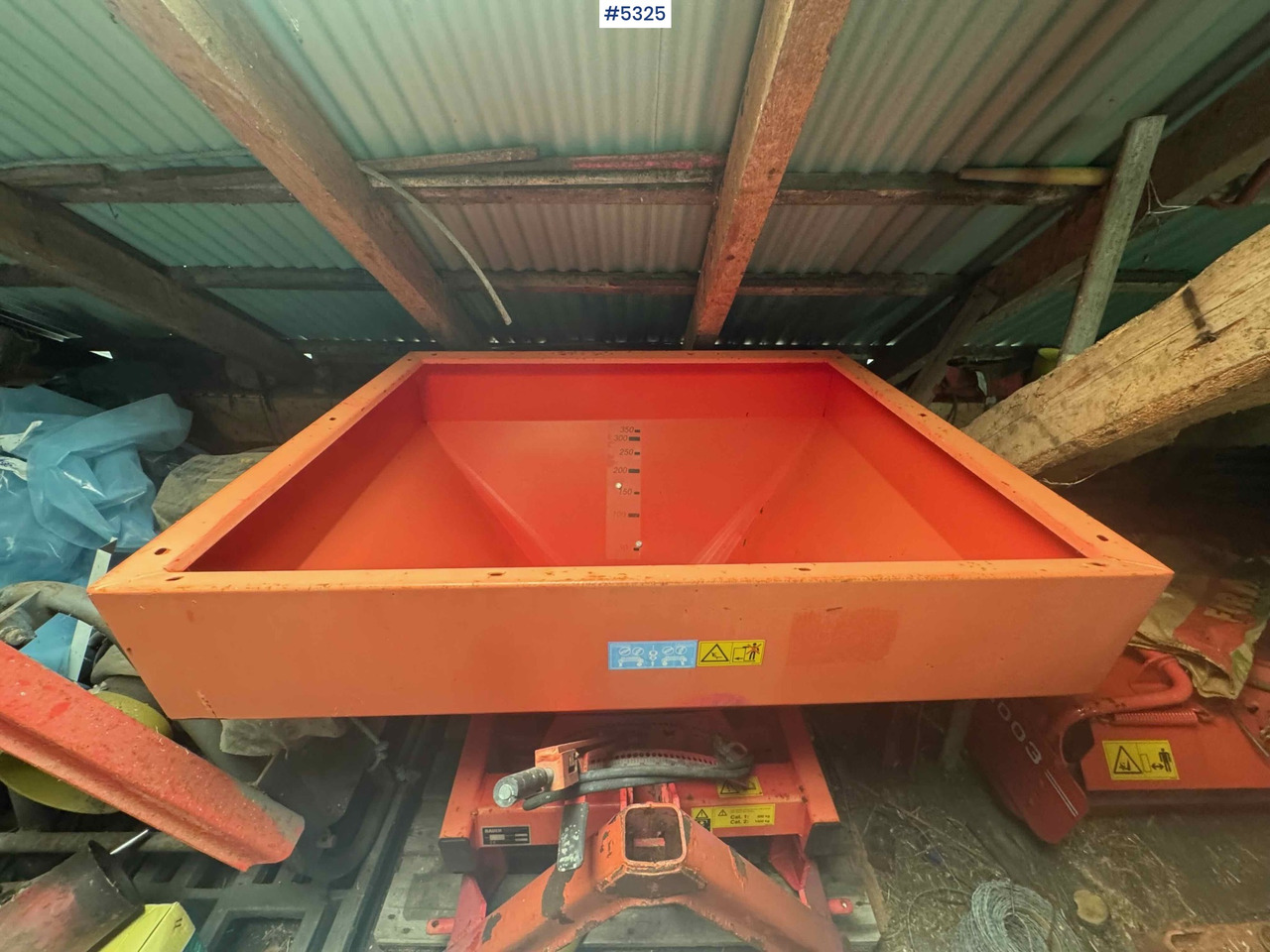 1999 Rauch MDS 81 fertilizer spreader - Műtrágyaszóró: 4 kép. 1999 Rauch MDS 81 fertilizer spreader - Műtrágyaszóró: 4 kép.
