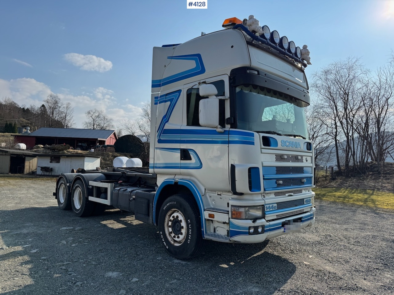 1999 Scania R 144G Hooklift - Horgos rakodó teherautó: 1 kép. 1999 Scania R 144G Hooklift - Horgos rakodó teherautó: 1 kép.