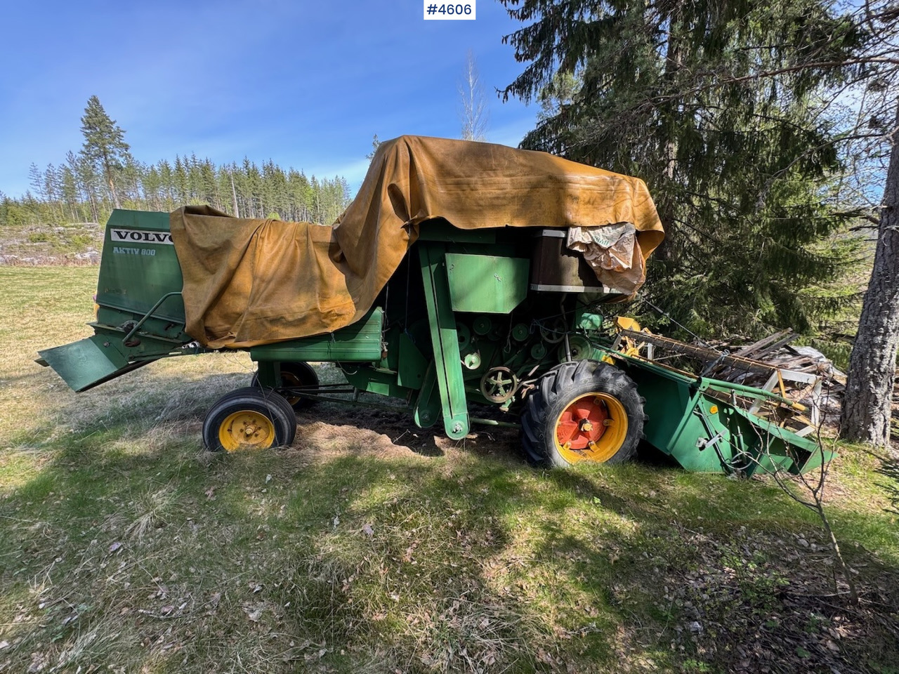 2 Volvo BM Aktiv 800 threshers - Kombájn: 2 kép. 2 Volvo BM Aktiv 800 threshers - Kombájn: 2 kép.