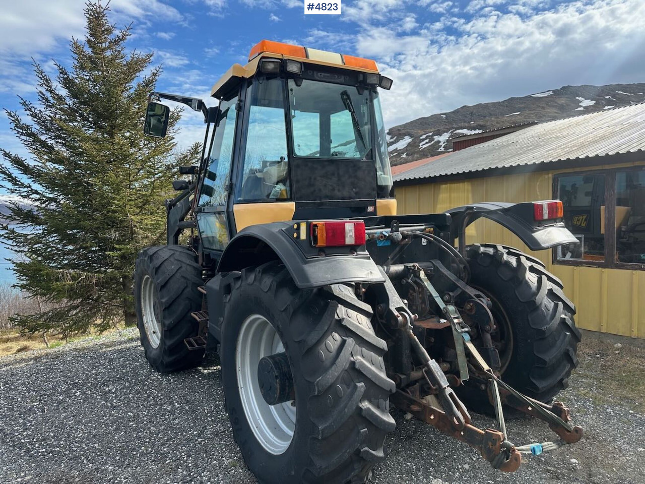 2000 JCB Fastrac 4x4 tractor w/ loader, 2 new tires, gravel bucket or snow bucket. WATCH VIDEO. - Traktor: 3 kép. 2000 JCB Fastrac 4x4 tractor w/ loader, 2 new tires, gravel bucket or snow bucket. WATCH VIDEO. - Traktor: 3 kép.