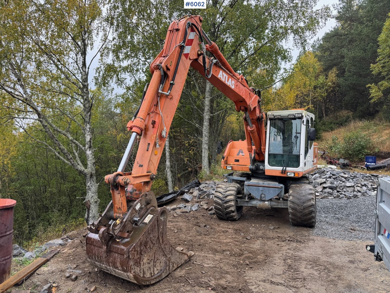2002 Atlas 1304 w/ 1 backhoe bucket Low Hours! - Kotrógép: 2 kép. 2002 Atlas 1304 w/ 1 backhoe bucket Low Hours! - Kotrógép: 2 kép.