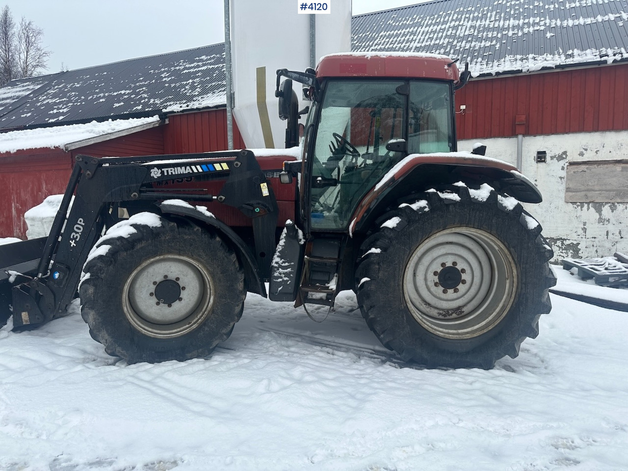 2002 CASE MX 135 MAXXUM 4x4 tractor with front loader. - Traktor: 2 kép. 2002 CASE MX 135 MAXXUM 4x4 tractor with front loader. - Traktor: 2 kép.