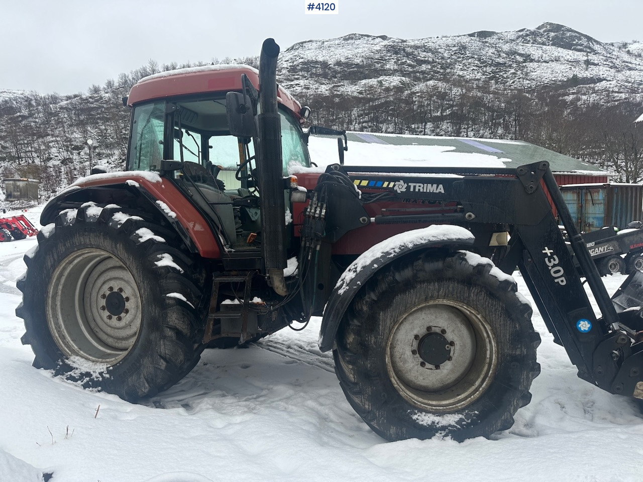2002 CASE MX 135 MAXXUM 4x4 tractor with front loader. - Traktor: 1 kép. 2002 CASE MX 135 MAXXUM 4x4 tractor with front loader. - Traktor: 1 kép.