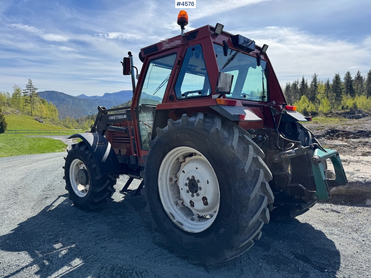 2002 Fiat 110-90 DT w/front loader. 1590 hours! - Traktor: 2 kép. 2002 Fiat 110-90 DT w/front loader. 1590 hours! - Traktor: 2 kép.
