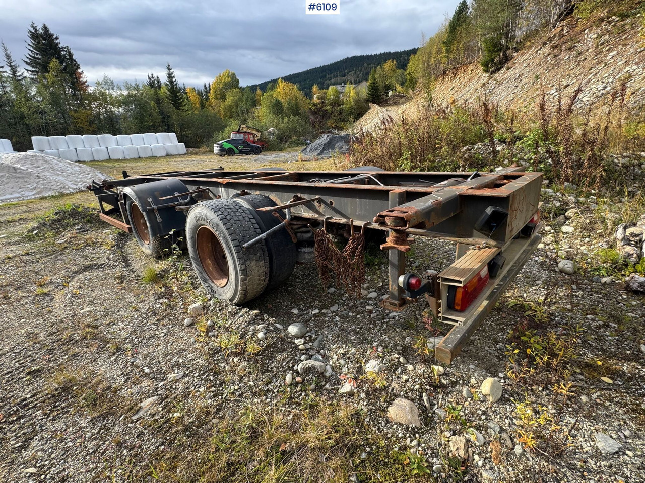 2002 Istrail container trailer. Repair object. - Pótkocsi mélybölcsős: 5 kép. 2002 Istrail container trailer. Repair object. - Pótkocsi mélybölcsős: 5 kép.