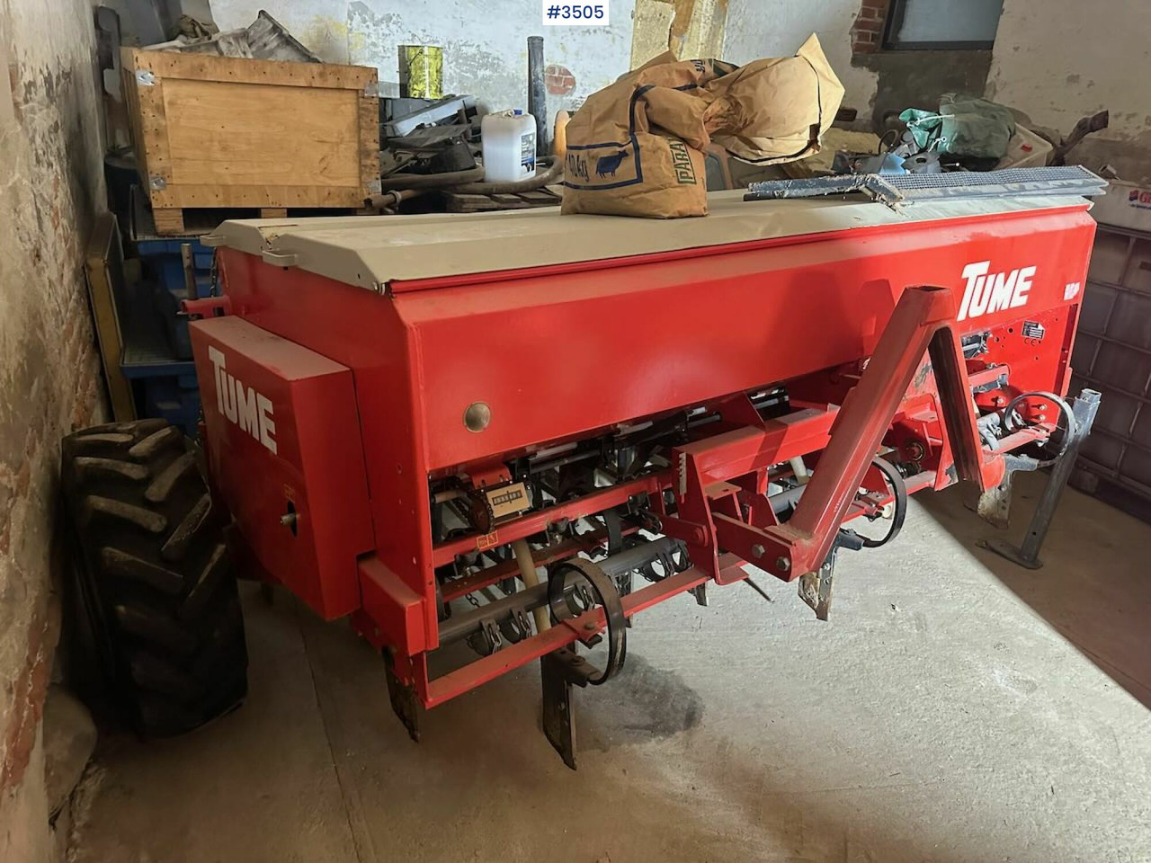 2002 Tume KL 2500 seeder - Szálastakarmány betakarítás gépei: 1 kép. 2002 Tume KL 2500 seeder - Szálastakarmány betakarítás gépei: 1 kép.