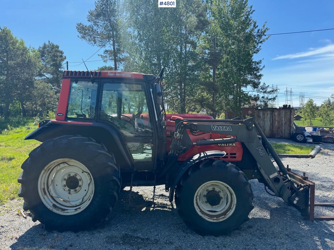 2002 Valtra 6300 4x4 w/ front loader - Traktor: 4 kép. 2002 Valtra 6300 4x4 w/ front loader - Traktor: 4 kép.