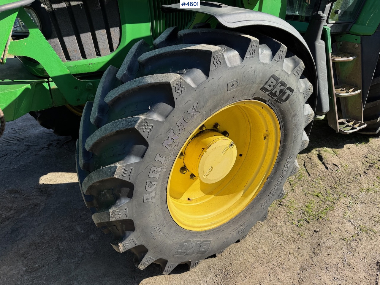 Traktor 2003 John Deere 6620 w/front loader: 19 kép.