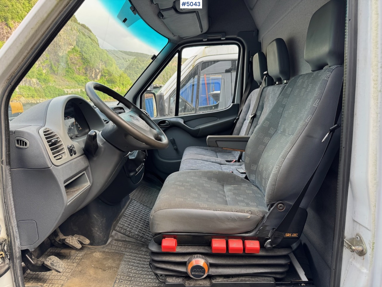 2003 Mercedes-Benz 313 CDI Sprinter 4x4. lízing 2003 Mercedes-Benz 313 CDI Sprinter 4x4.: 9 kép.