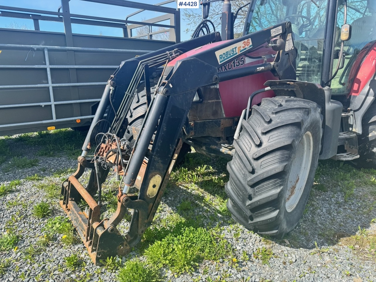 2004 Case MXU 135 4x4 w/ Front Loader. - Traktor: 2 kép. 2004 Case MXU 135 4x4 w/ Front Loader. - Traktor: 2 kép.