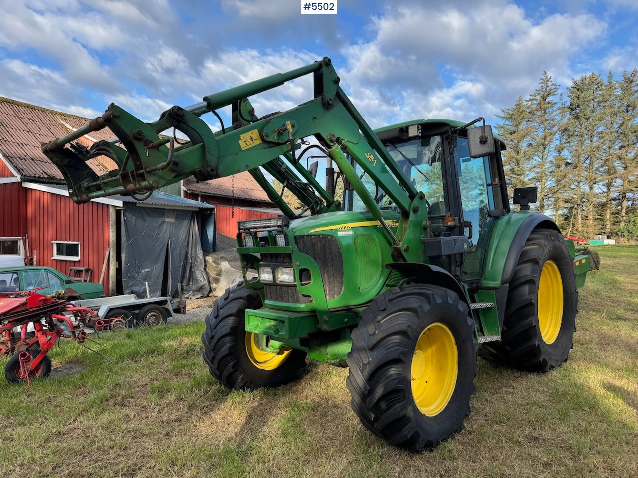2004 John Deere 6220 w/front loader - Traktor: 2 kép. 2004 John Deere 6220 w/front loader - Traktor: 2 kép.