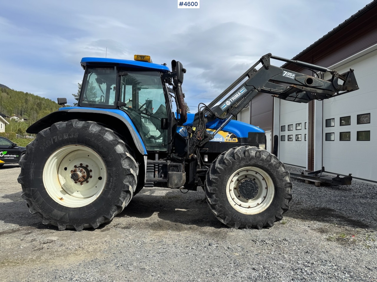 2005 New Holland TM190 w/front loader - Traktor: 1 kép. 2005 New Holland TM190 w/front loader - Traktor: 1 kép.
