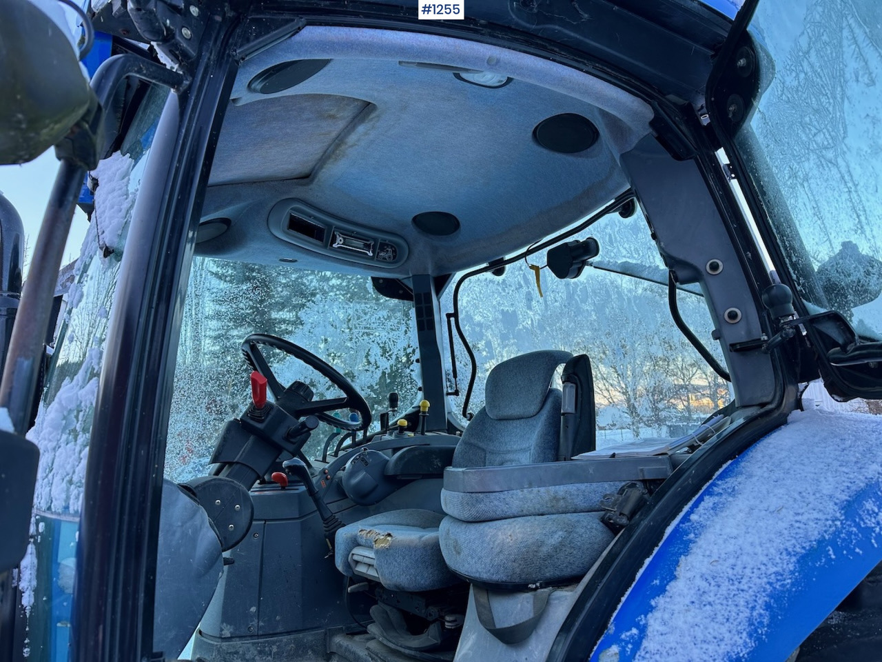 Traktor 2005 New Holland TS110A: 11 kép. Traktor 2005 New Holland TS110A: 11 kép.