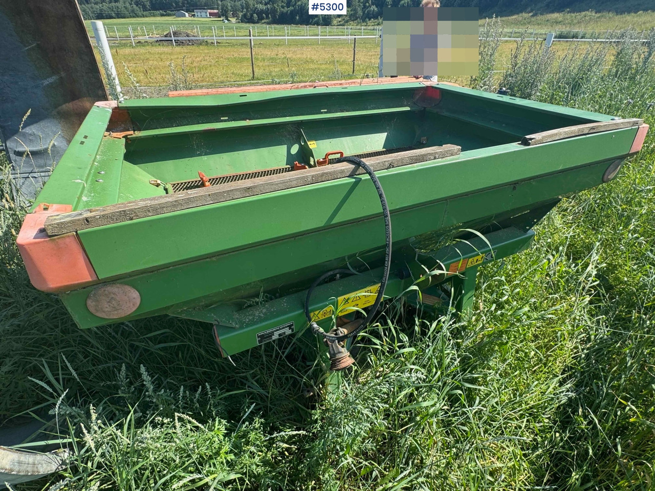 2006 Amazone ZA-X Perfect S 350 fertilizer spreader - Műtrágyaszóró: 1 kép. 2006 Amazone ZA-X Perfect S 350 fertilizer spreader - Műtrágyaszóró: 1 kép.