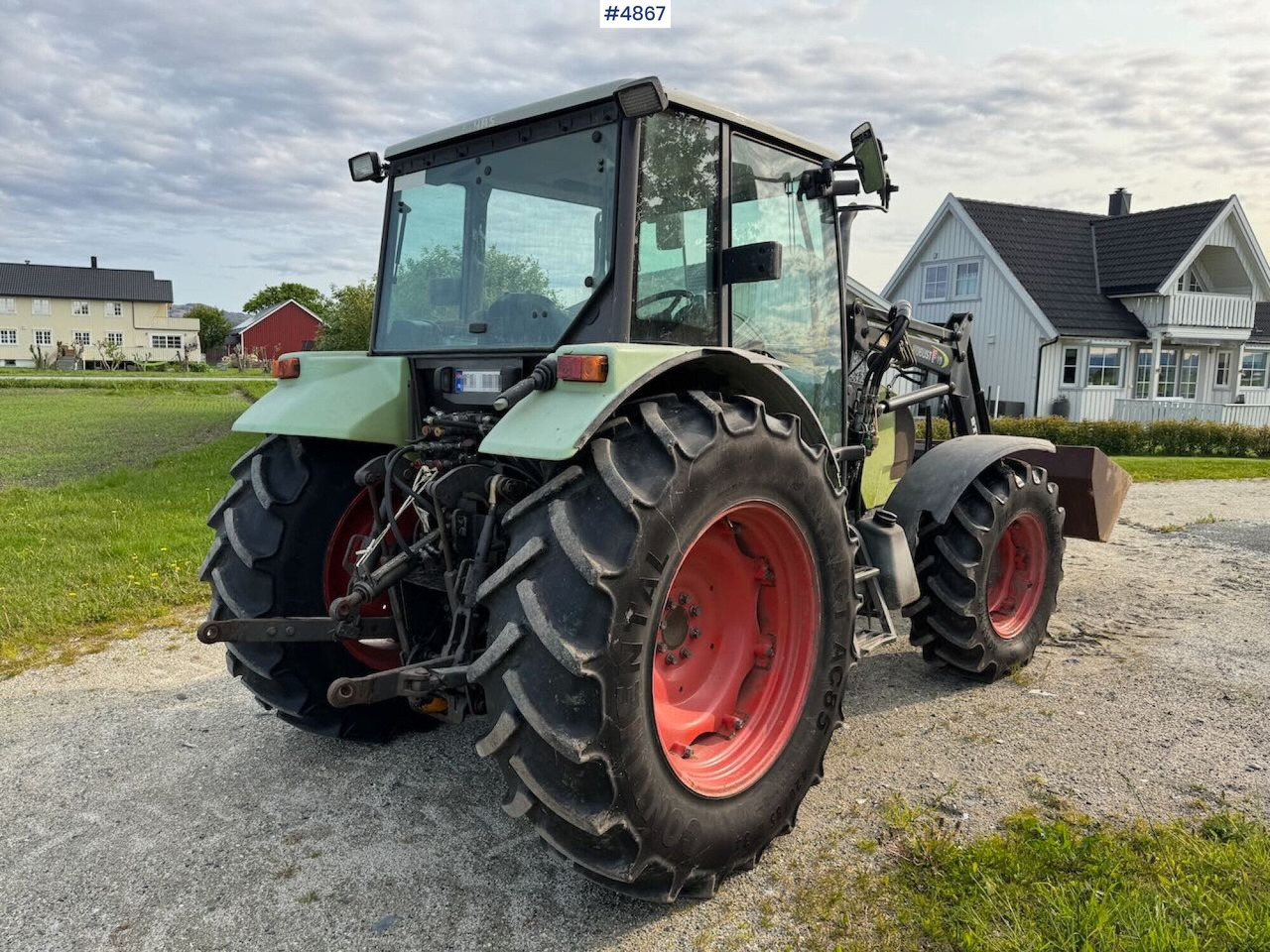 2007 Claas Celtis 446 with front loader, pallet forks, and bucket - Traktor: 5 kép. 2007 Claas Celtis 446 with front loader, pallet forks, and bucket - Traktor: 5 kép.