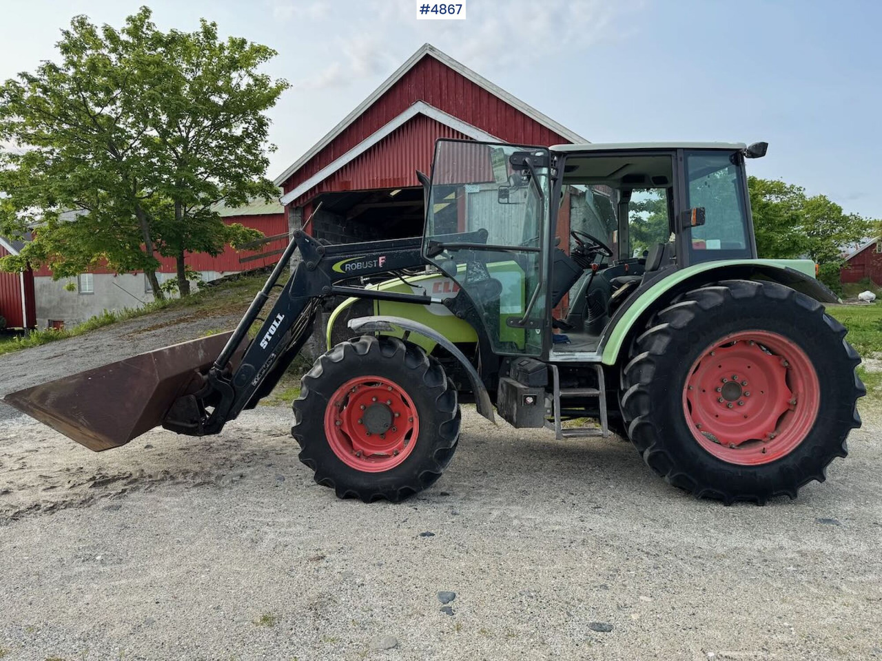 2007 Claas Celtis 446 with front loader, pallet forks, and bucket - Traktor: 4 kép. 2007 Claas Celtis 446 with front loader, pallet forks, and bucket - Traktor: 4 kép.