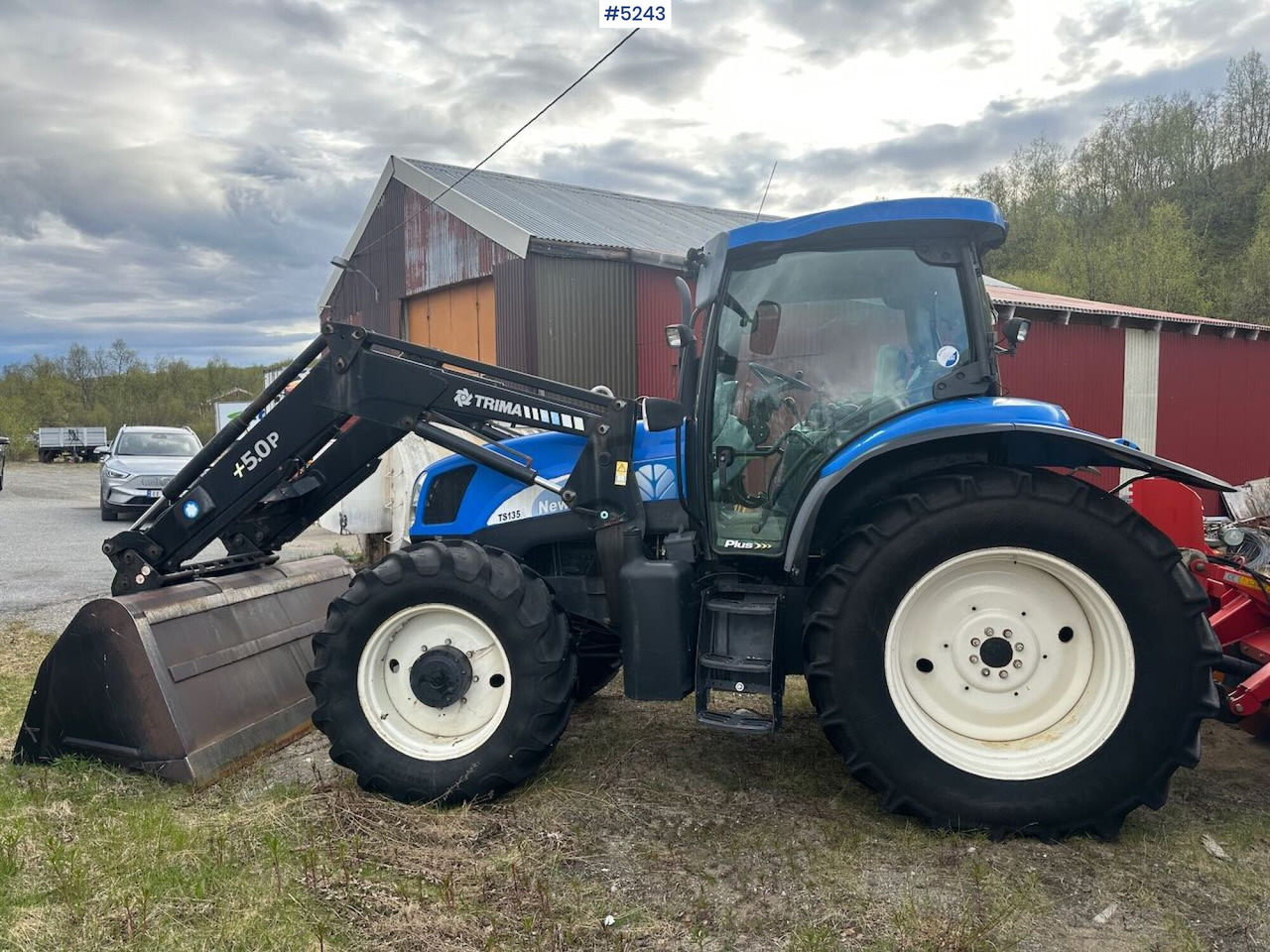 2007 New Holland TS135 4x4 tractor w/ front loader. WATCH VIDEO. - Traktor: 2 kép. 2007 New Holland TS135 4x4 tractor w/ front loader. WATCH VIDEO. - Traktor: 2 kép.