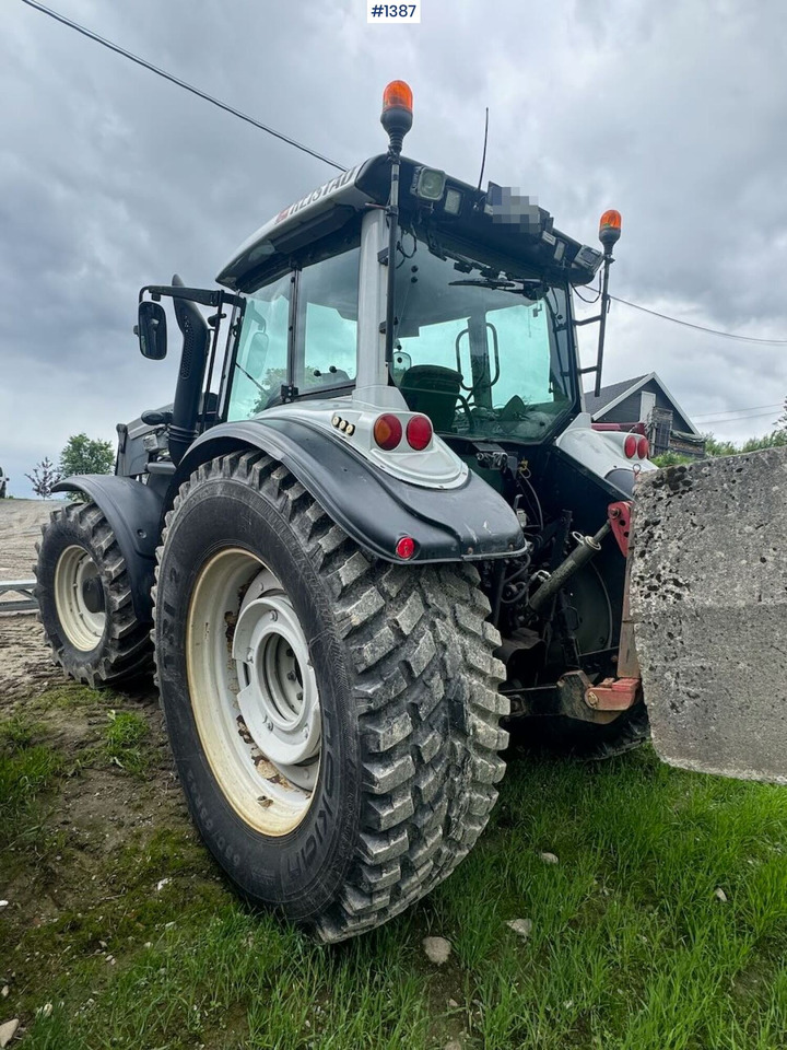 2007 Valtra T190 4x4 Tractor w/ bucket - Traktor: 5 kép. 2007 Valtra T190 4x4 Tractor w/ bucket - Traktor: 5 kép.