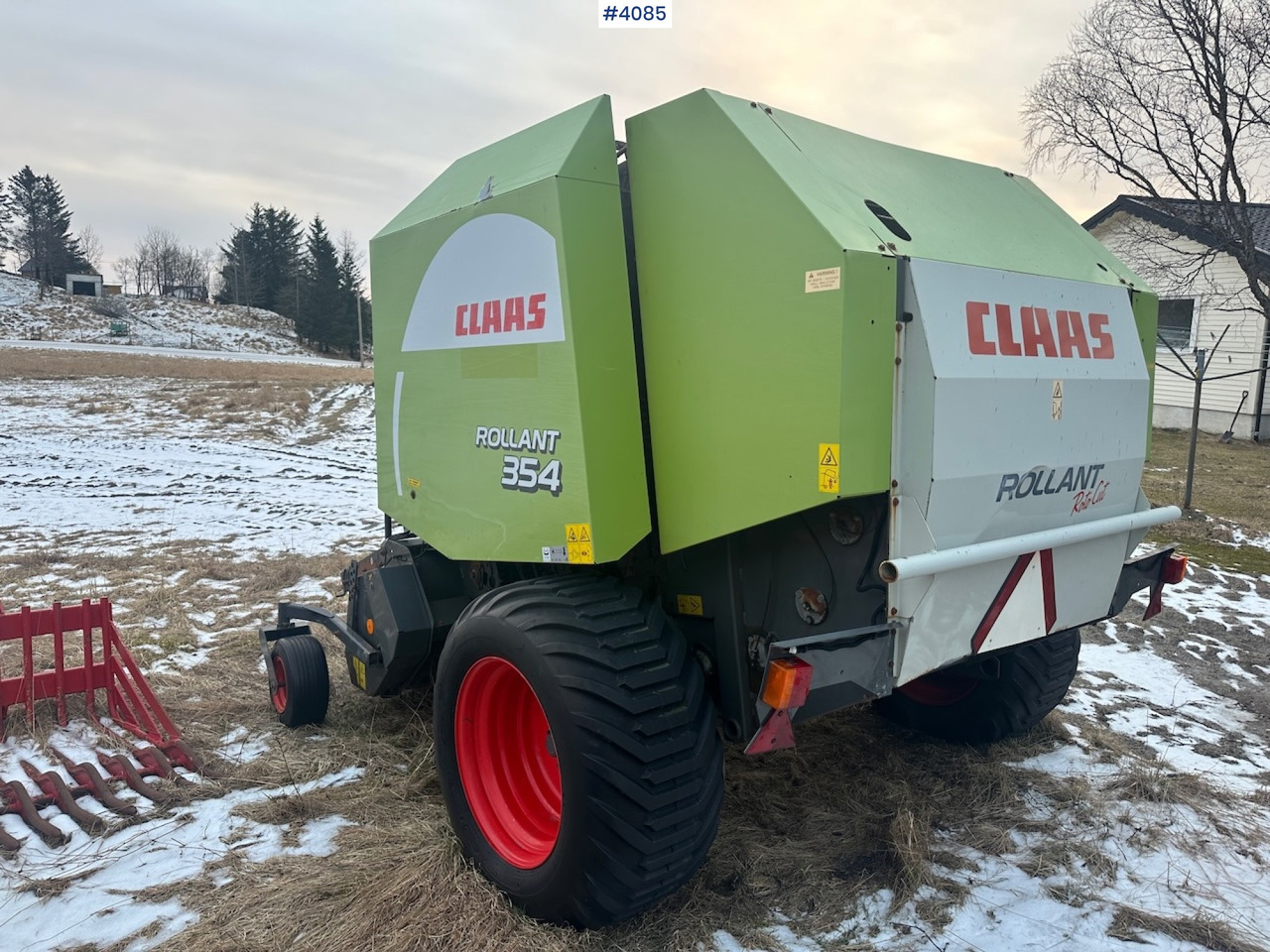 Szálastakarmány betakarítás gépei 2008 Claas Rollant 354 Rotocut round baler. small repair object: 6 kép.