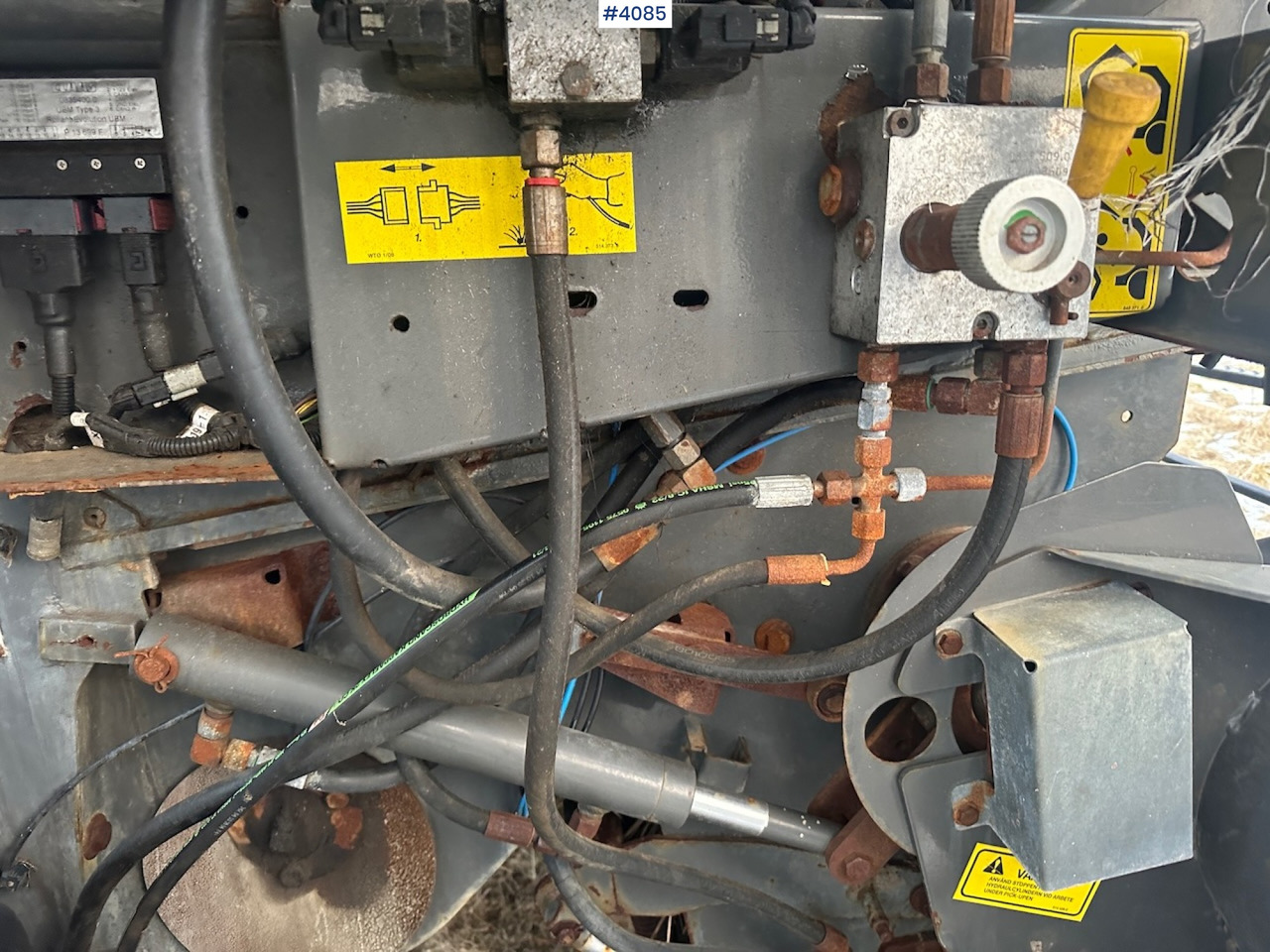 Szálastakarmány betakarítás gépei 2008 Claas Rollant 354 Rotocut round baler. small repair object: 18 kép.