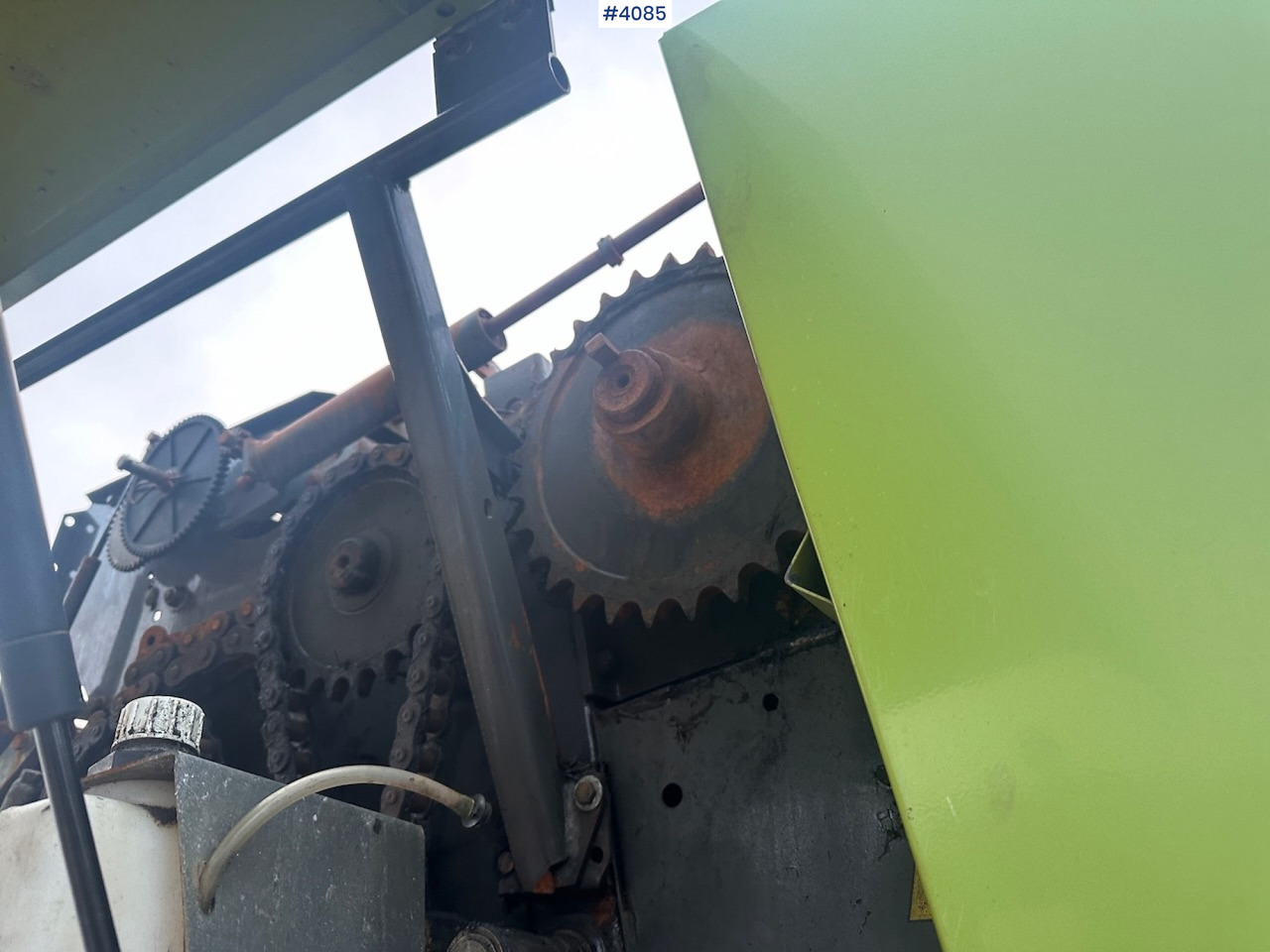 Szálastakarmány betakarítás gépei 2008 Claas Rollant 354 Rotocut round baler. small repair object: 30 kép.
