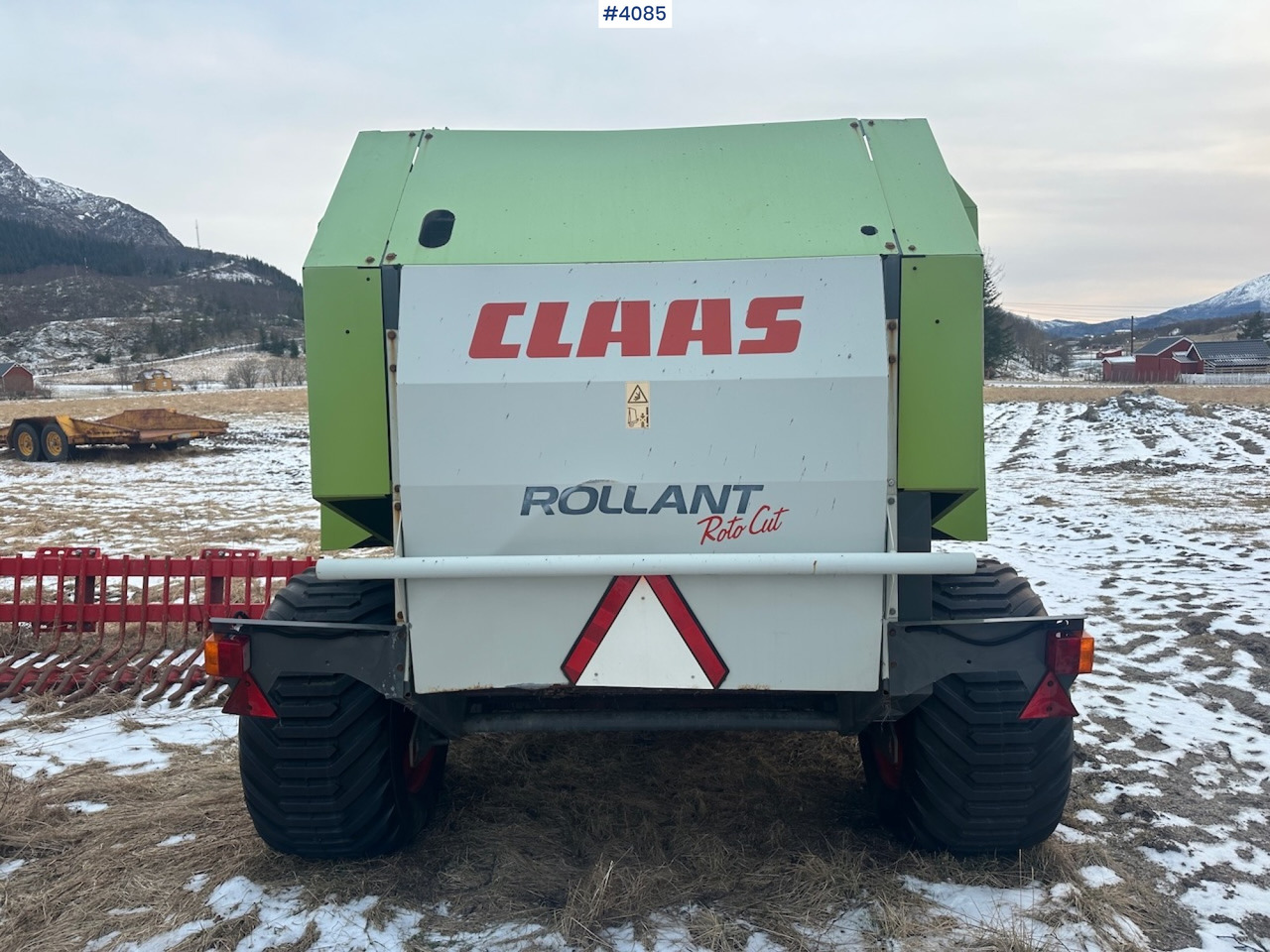 Szálastakarmány betakarítás gépei 2008 Claas Rollant 354 Rotocut round baler. small repair object: 7 kép.