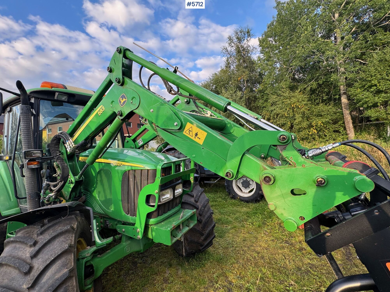 2008 John Deere 6320 SE with front loader and 2 buckets! - Traktor: 5 kép. 2008 John Deere 6320 SE with front loader and 2 buckets! - Traktor: 5 kép.