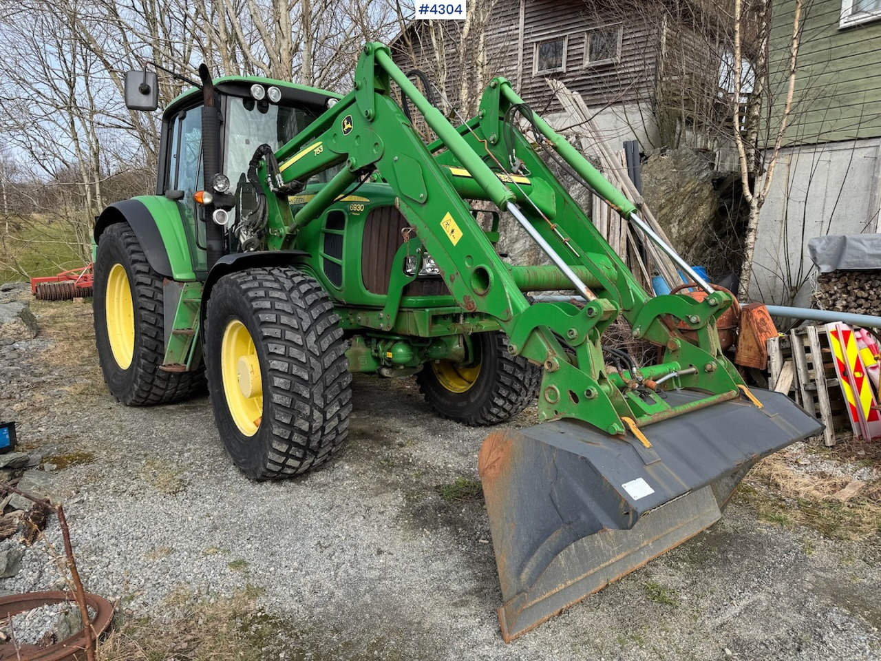 2009 John Deere 6930 Premium w/front loader - Traktor: 2 kép. 2009 John Deere 6930 Premium w/front loader - Traktor: 2 kép.