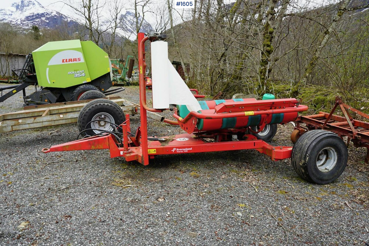 2009 Kverneland Taarup 7420 Round bale packs - Szálastakarmány betakarítás gépei: 2 kép. 2009 Kverneland Taarup 7420 Round bale packs - Szálastakarmány betakarítás gépei: 2 kép.