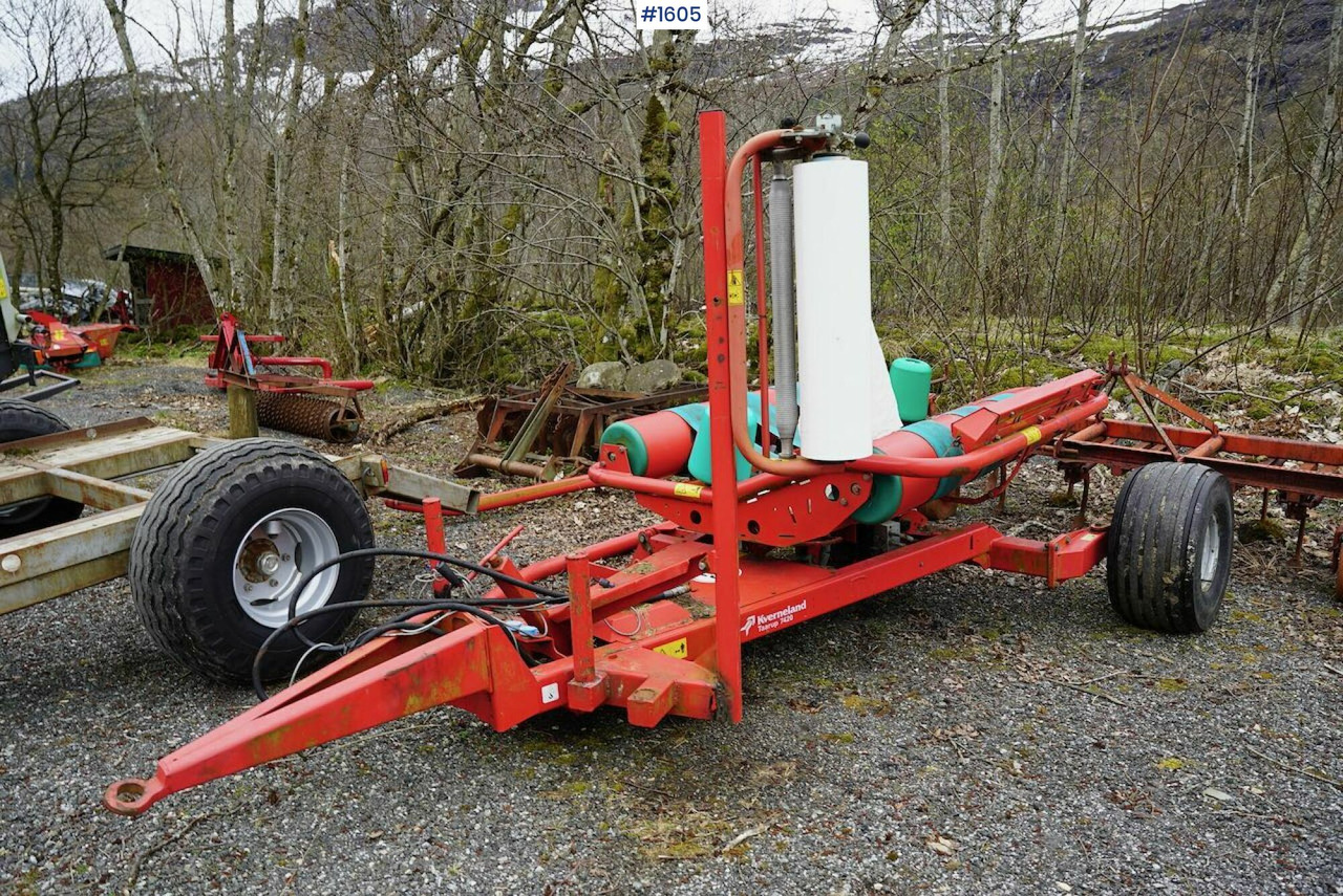 2009 Kverneland Taarup 7420 Round bale packs - Szálastakarmány betakarítás gépei: 1 kép. 2009 Kverneland Taarup 7420 Round bale packs - Szálastakarmány betakarítás gépei: 1 kép.