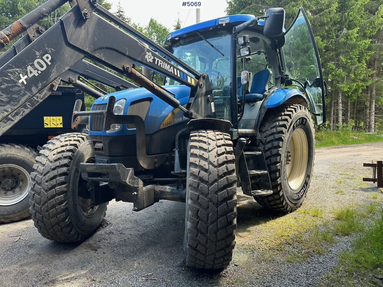 2009 New Holland T6040 SS w/ Trima front loader - Traktor: 3 kép. 2009 New Holland T6040 SS w/ Trima front loader - Traktor: 3 kép.