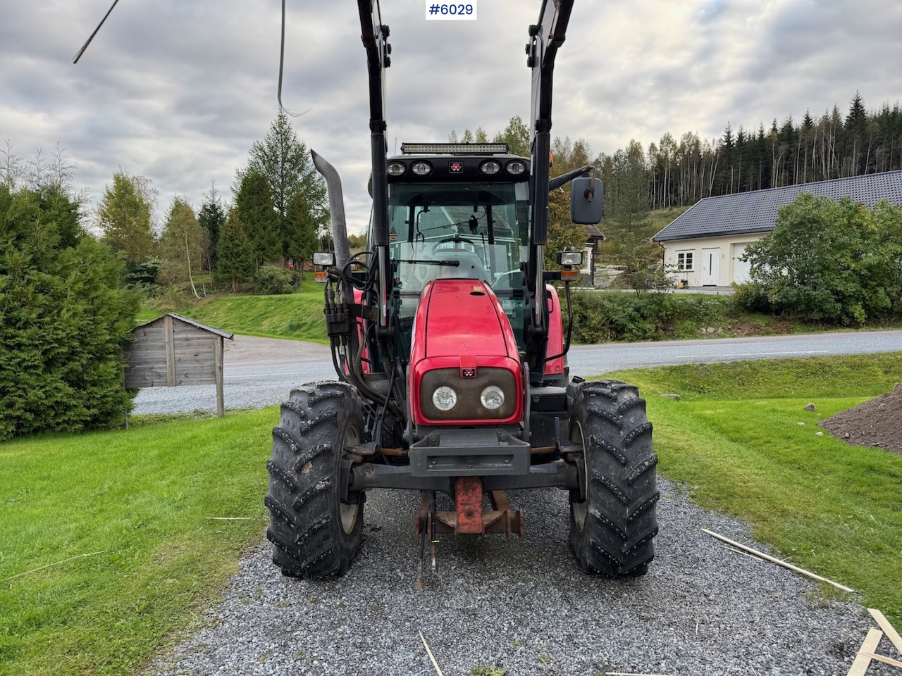 2010 Massey Ferguson 5445 with Front Loader - Traktor: 4 kép. 2010 Massey Ferguson 5445 with Front Loader - Traktor: 4 kép.
