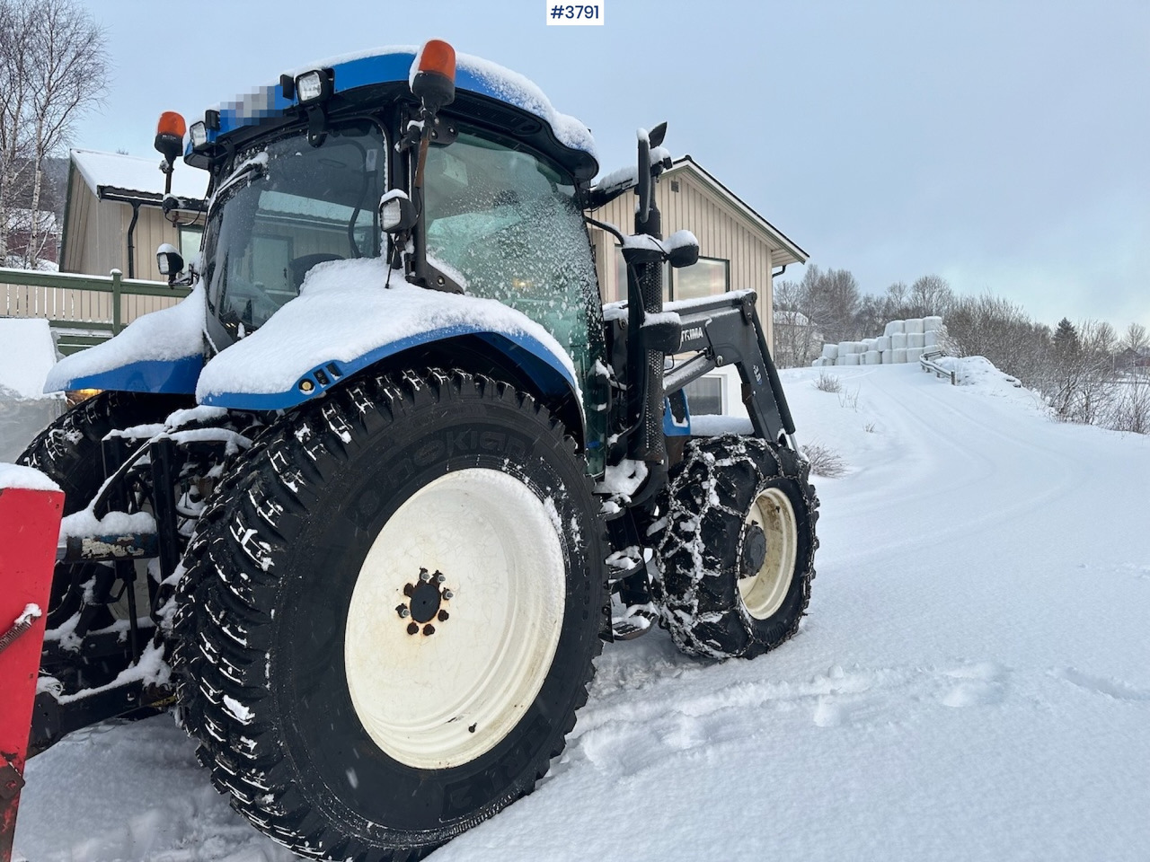 2010 New Holland T6040 4x4 plow rigged tractor w/ Trima +3.0p front loader, brand new chains, snow bucket and Westbjørn snow blower. WATCH VIDEO. - Traktor: 4 kép. 2010 New Holland T6040 4x4 plow rigged tractor w/ Trima +3.0p front loader, brand new chains, snow bucket and Westbjørn snow blower. WATCH VIDEO. - Traktor: 4 kép.