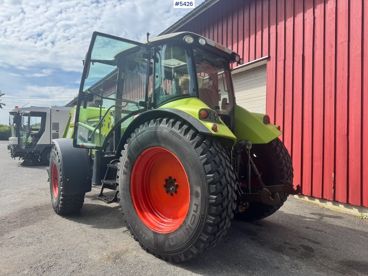 2011 Claas Arion 430 w/ Front loader and Plough. 3210 hours! - Traktor: 4 kép. 2011 Claas Arion 430 w/ Front loader and Plough. 3210 hours! - Traktor: 4 kép.