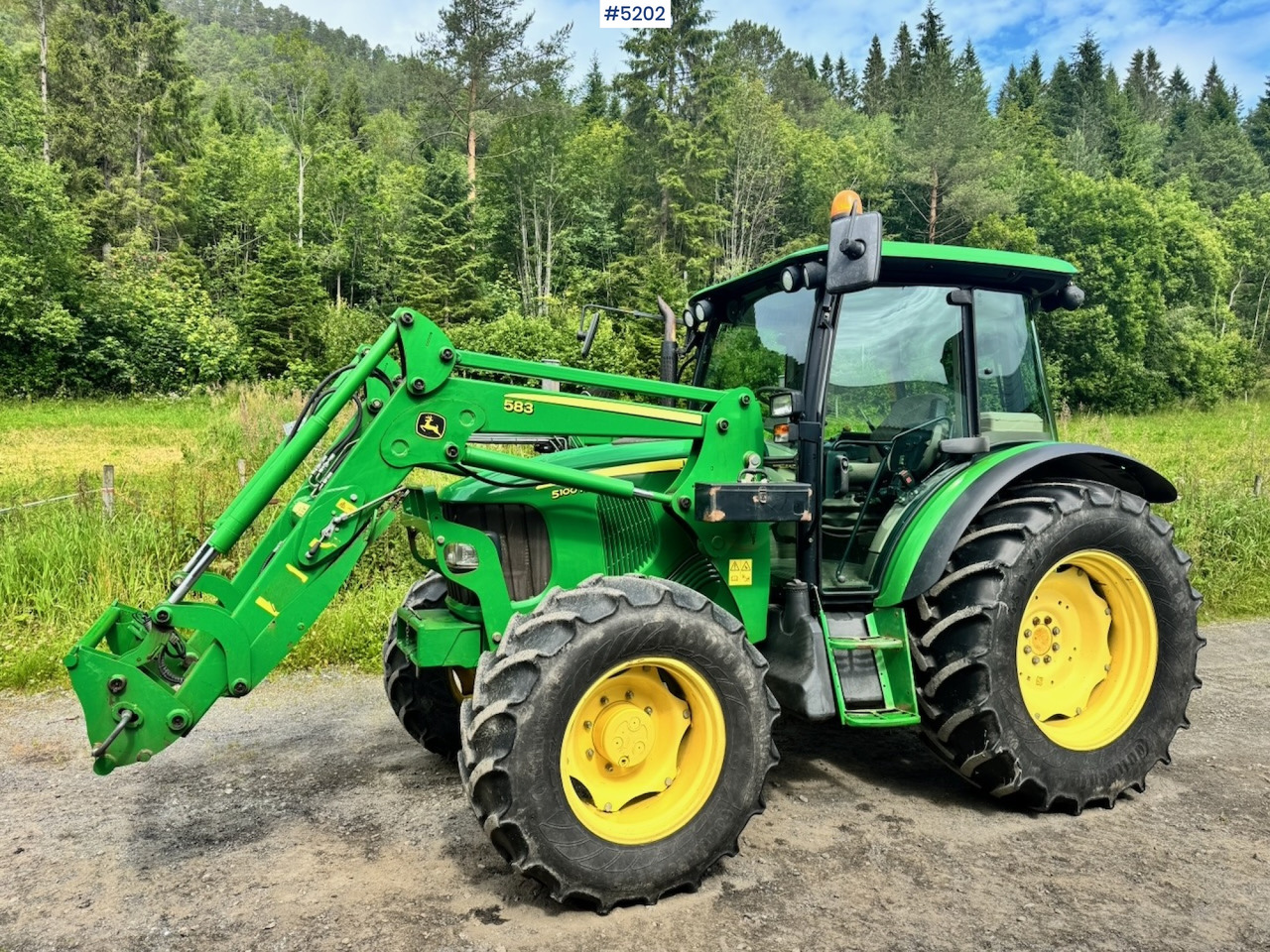2011 John Deere 5100R 4x4 w/ Front loader and bucket. 2730 hours! - Traktor: 2 kép. 2011 John Deere 5100R 4x4 w/ Front loader and bucket. 2730 hours! - Traktor: 2 kép.