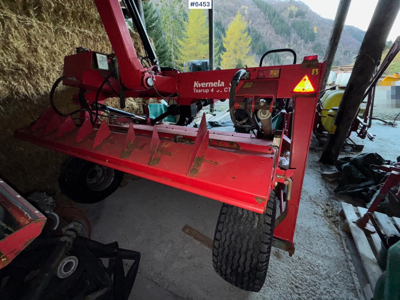 2011 Kverneland Taarup 4332 CT w/ BX Assembly belt - Szálastakarmány betakarítás gépei: 4 kép. 2011 Kverneland Taarup 4332 CT w/ BX Assembly belt - Szálastakarmány betakarítás gépei: 4 kép.