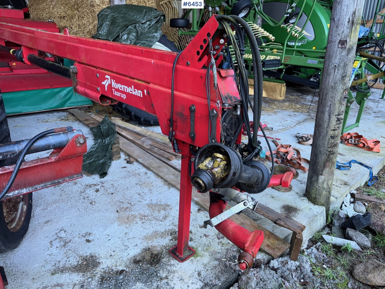2011 Kverneland Taarup 4332 CT w/ BX Assembly belt - Szálastakarmány betakarítás gépei: 5 kép. 2011 Kverneland Taarup 4332 CT w/ BX Assembly belt - Szálastakarmány betakarítás gépei: 5 kép.