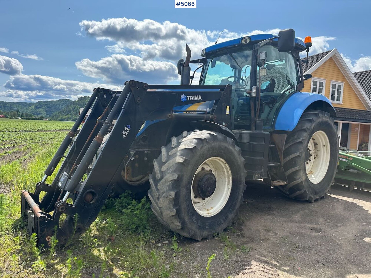 2011 New Holland T6080 w/ trima +5.1p - Traktor: 1 kép. 2011 New Holland T6080 w/ trima +5.1p - Traktor: 1 kép.